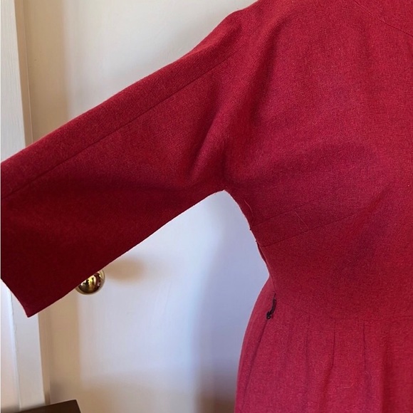 Vintage 1960’s. D’Allaird’s. Stunning Red Wool Raglan sleeve wiggle dress. US6. - Picture 5 of 8